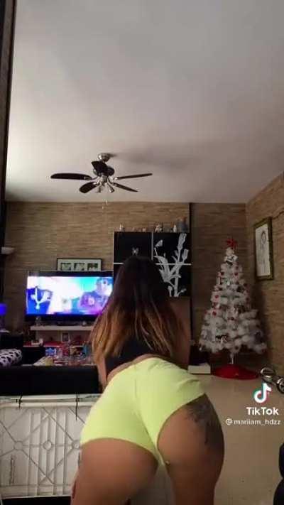 anyone have more videos of she?🔥🤩