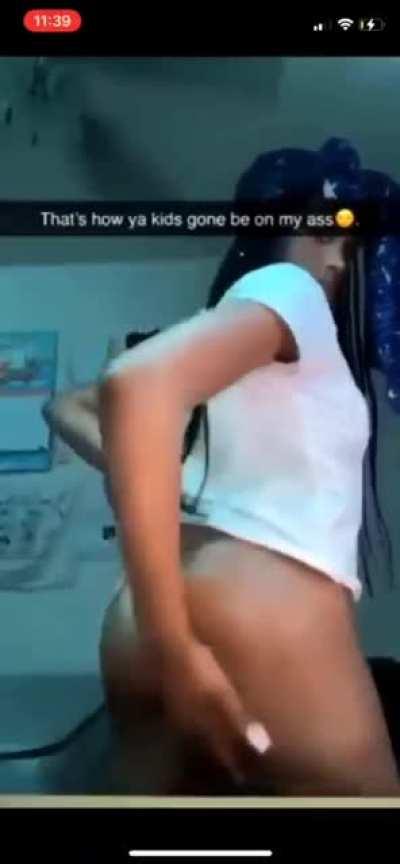 She&rsquo;s tryna catch a load on her ass