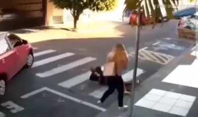 [Brazil] off duty cop stops attempted robbery