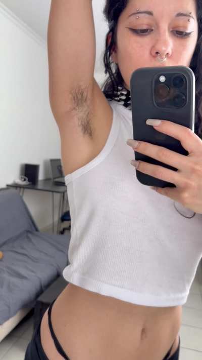 Your daily dose of hairy goth pits