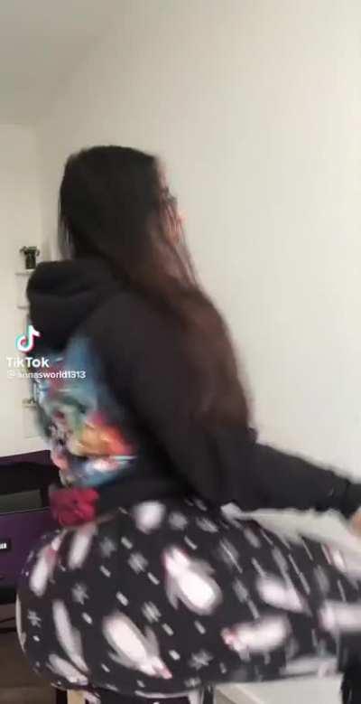 @Annabelladoe wiggle and jiggle dat ass