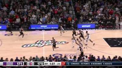 [Highlight] Monk is unconscious as buries his 6th triple for 45 points