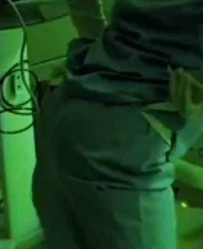 Billie shaking her fat ass slow motion😋🍑