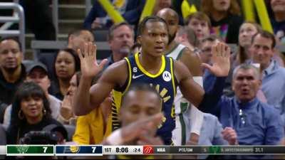 [Highlight] Giannis gets angry about a missed call on a push-off on an alley oop and gets a tech for it