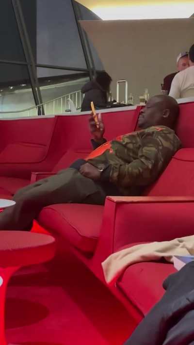 Broke ass clown needs some earbuds. If you do this shit public, you are whack.