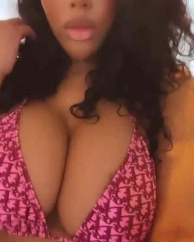 Shelley Golden (@shelley_golden)