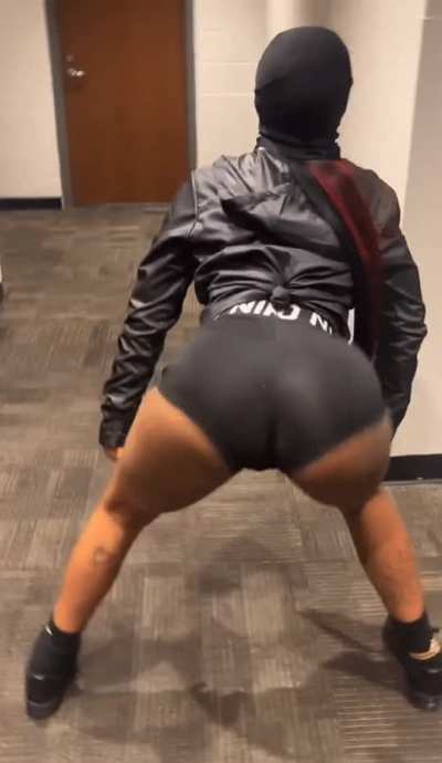 Sexyy redd twerk showing FatMami