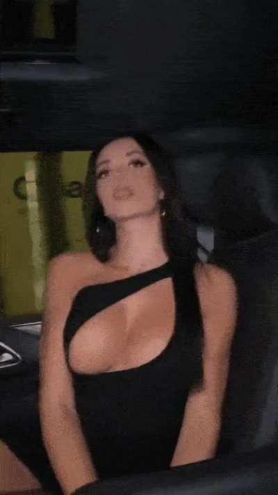 Who is she? Really one of the hottest girls I've ever seen