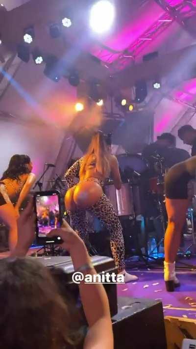 Anitta ð