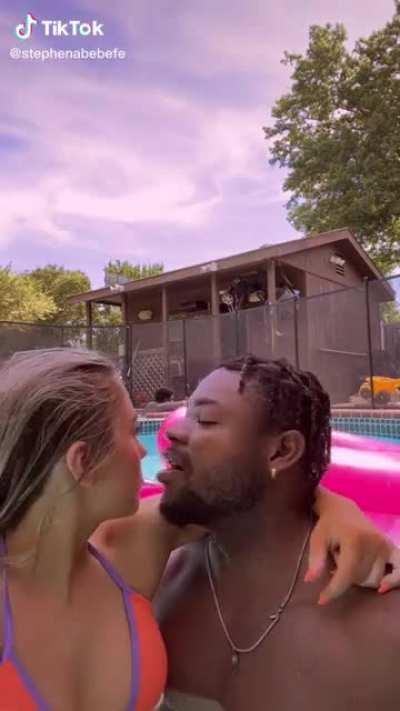 Fun In The Pool With His Absolutely GORGEOUS Queen👸🏼