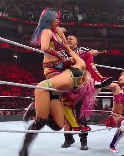 Poor Alexa bliss struggling