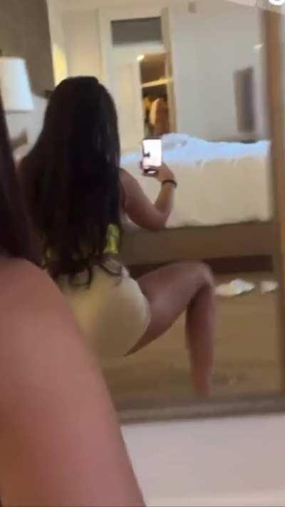 RB shake & tease (short)