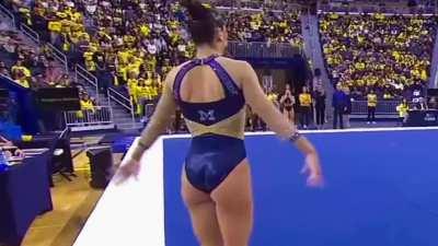 “The Greek Goddess” Nicoletta Koulos 💙💛〽️🇬🇷 (Love how she moves)