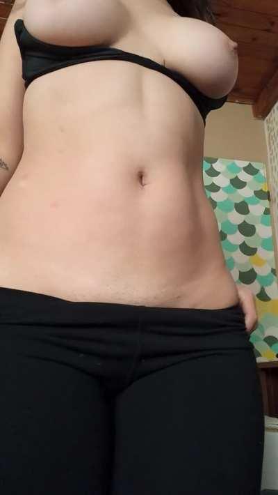 I hope my petite body can be sexy aswell 😏😈 Free page