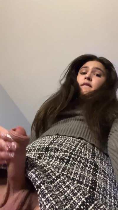 Wanna kneel down and have fun with my girldick? 🤤