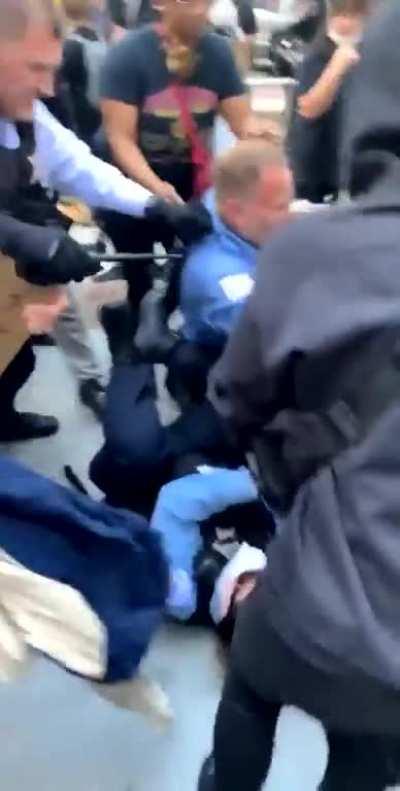 Protesters attack Police in Chicago