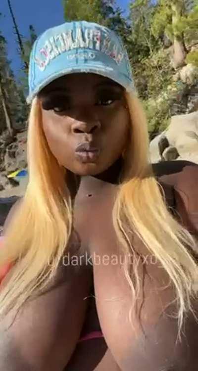 sending nudes to everyone who comments :)