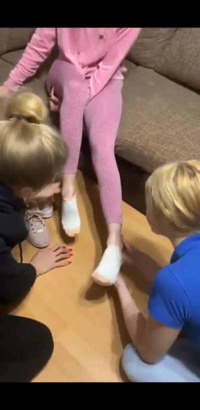 Dom Lesbian FootLove & Slaves