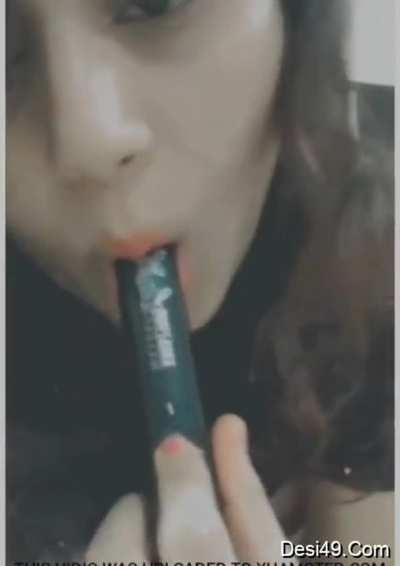 A cute girl full video