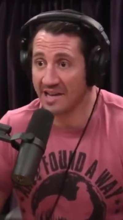 Que onda con esto? A veces los yankees la re flashan con este tema… Pero bueno, les dejo el video: