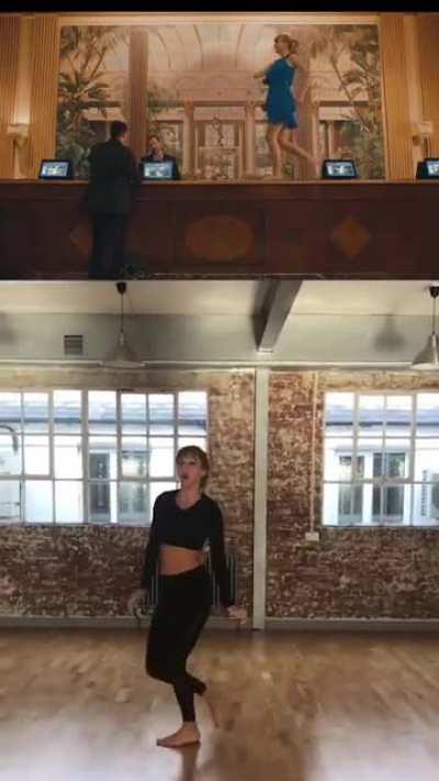 Taylor Swift - Delicate Rehersal vs Main Music Video