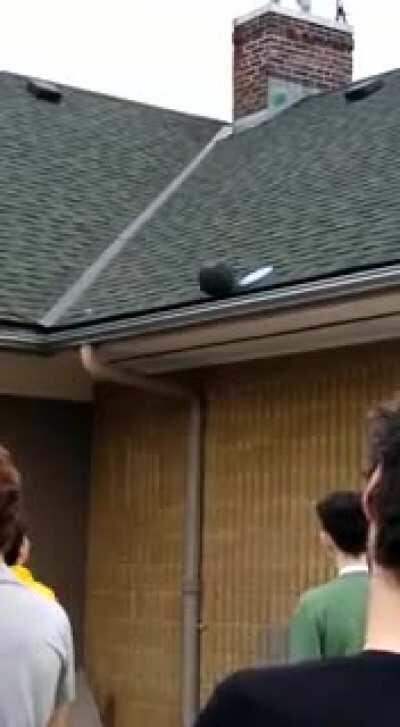 A group guys and dudes helping a complete stranger (myself) get my frisbee off a roof.