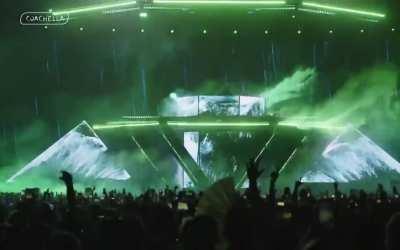 Video of Metro playing FSMH & Waves at Coachella