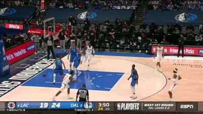 [Highlight] Reggie Jackson with a casual near Logo Triple