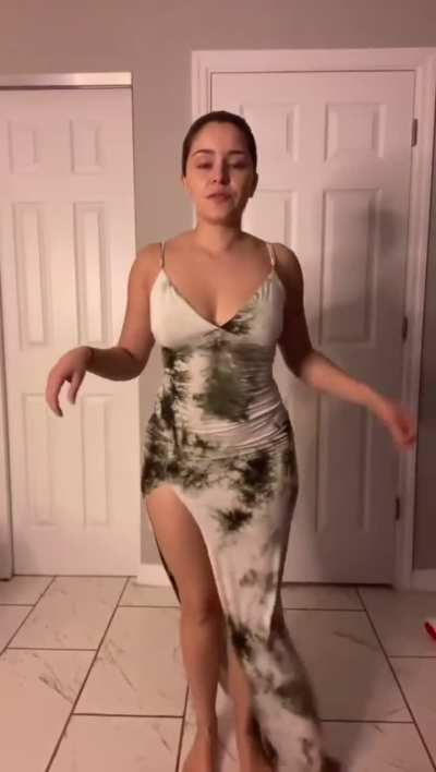 Women claps her huge ass