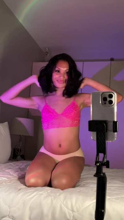 I always feel pretty wearing my sleepwear. 💗