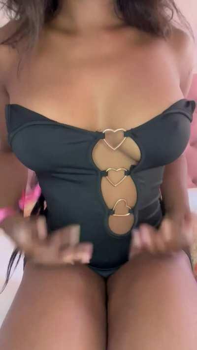 Shaking My Natural Melons 🍉🍉 (fuckdoll)