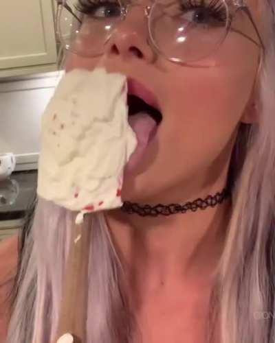 Liv “trying to be cute” 👅