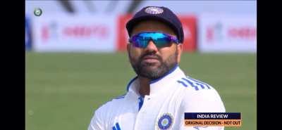 Hilarious! Rohit's vintage reaction to camera focusing on him during one of India's review in ongoing 4th test