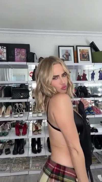 LANA Dancing w/ BLACK-