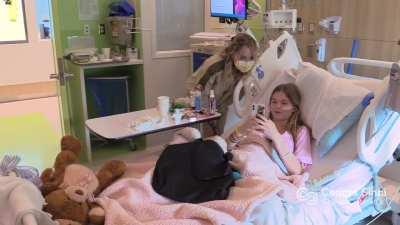 Mckenna Grace Shares Smiles, Gifts at Cedars-Sinai Guerin Children’s
