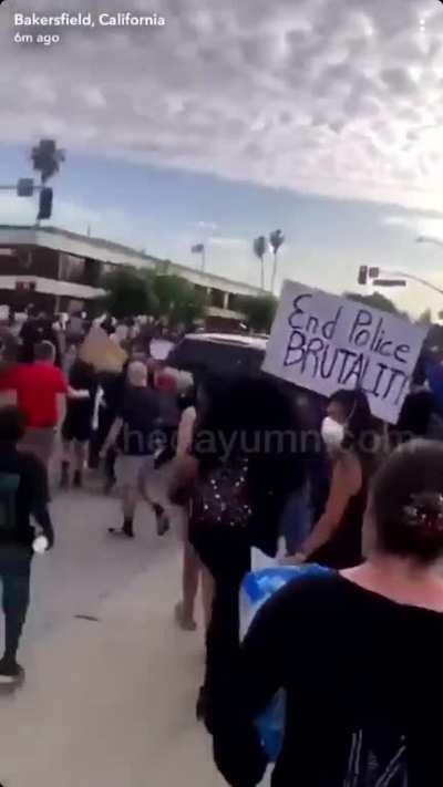 Driver plows through crowd of protesters blocking road in Bakersfield, Cali