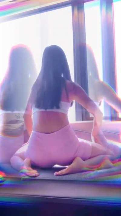 @chichichiliq. Rate her waist.