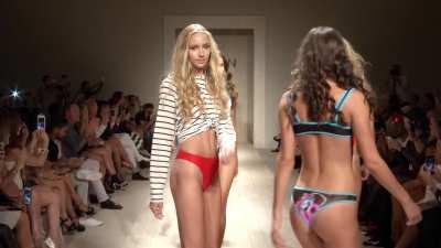 Gabriel Fulton being exhibitionistic on catwalk (full Gabi-performance, highlight at 0:18)