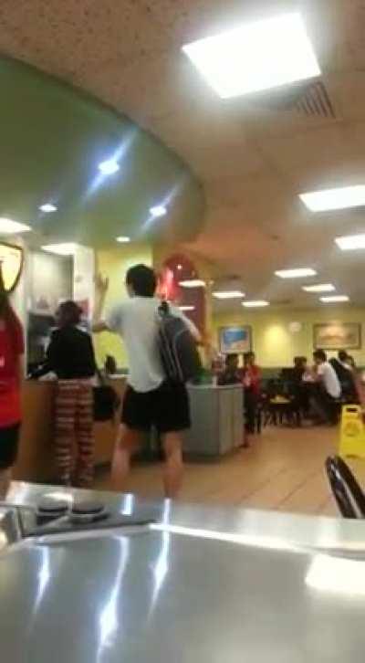 新加坡烙印暴打小黄人