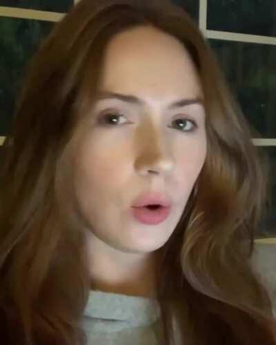 Between that voice and her face... 😍