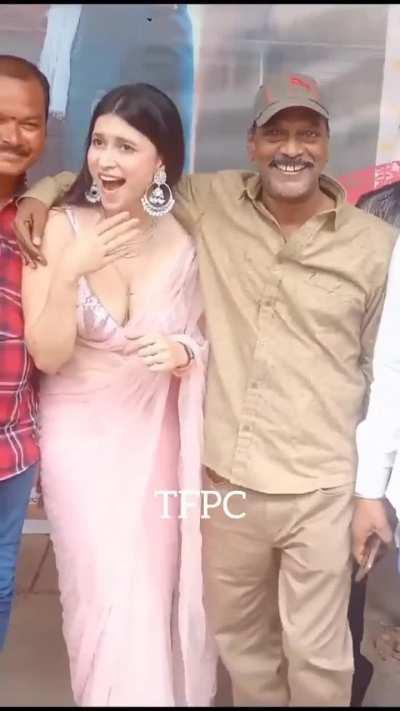 Telugoo director 💪🏾🙌🏼😎casually harassing milky white Northern actress 😍🤩😘