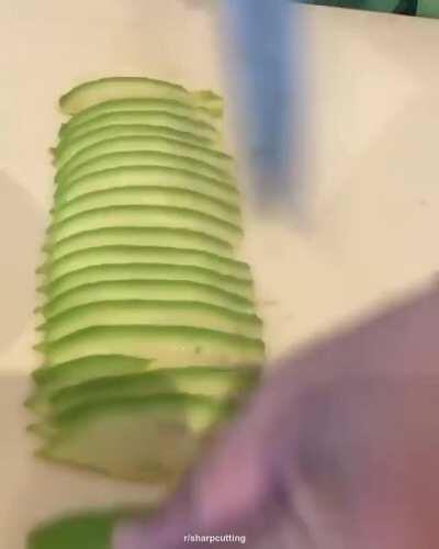 Cutting avocado for sushi