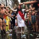 People make some unexpected friendship during carnaval in Brazil