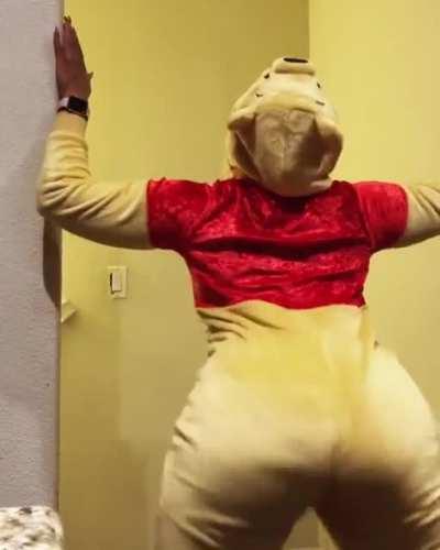 Her phat ass is crazy AND it’s NATURAL😬🍑🍑