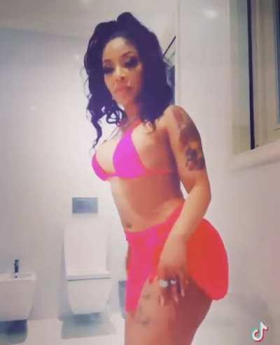 Doing some type of Indian gangsta twerking...