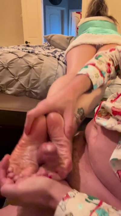 Ashton’s Christmas foot fuck and cum!