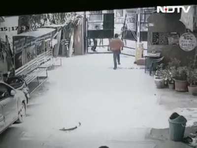 Chad security guard vs bike thieves