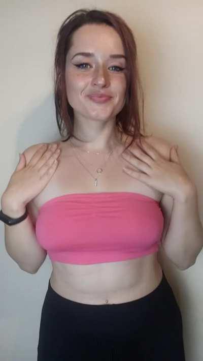 This little top doesn't hide much 🍒😃