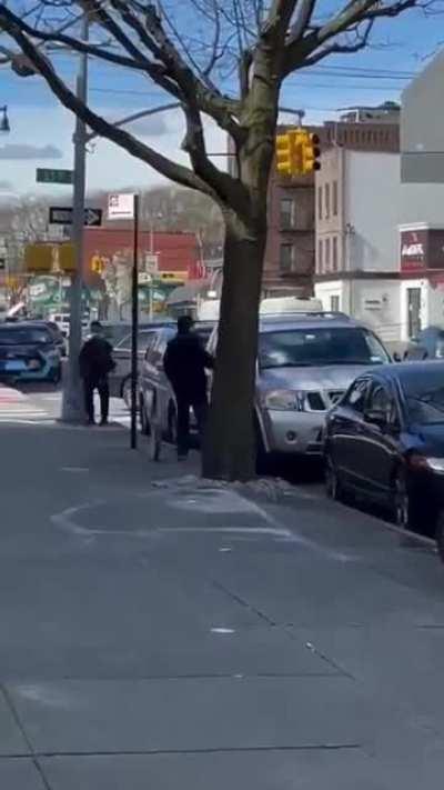 Man smashing car windows with a metal pipe in NYC.