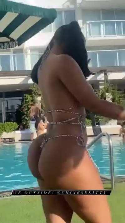 Thick Asf 👙🍑💦🥵